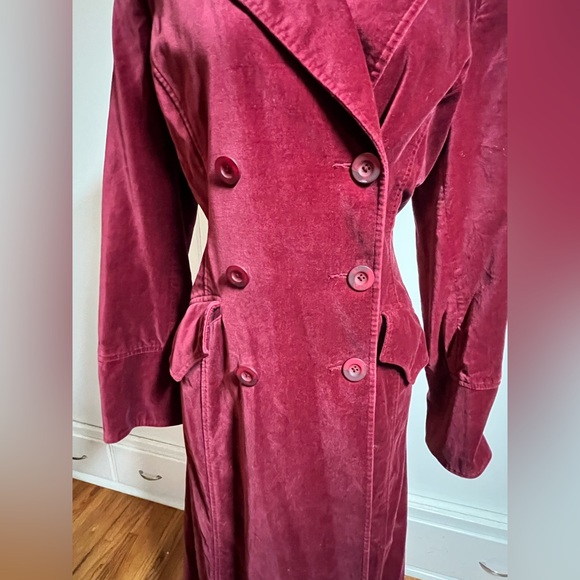 Beautiful Velvet Double Breasted Coat - Picture 3 of 6